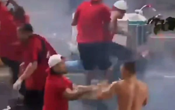 Organizadas do Flamengo brigam e causam tumulto na saída do Maracanã