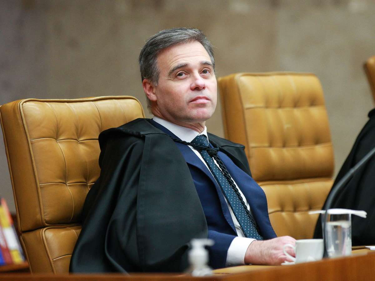 PT inicia ofensiva contra André Mendonça que envolve Lula e pede apoio de militantes