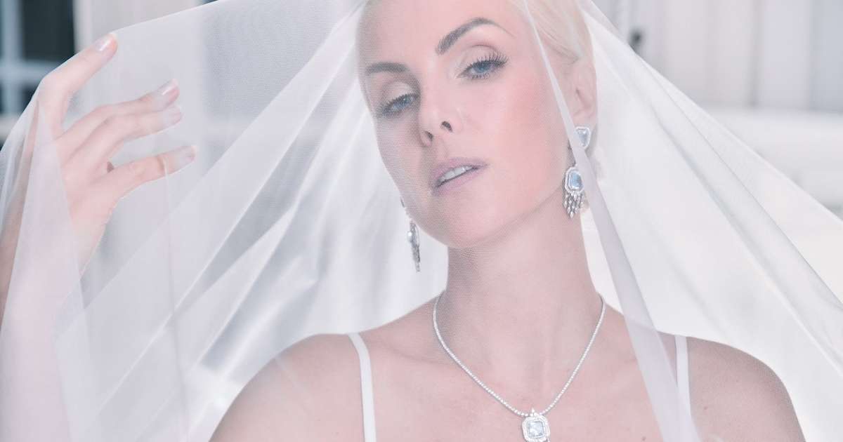 Lá vem a noiva! Veja fotos do vestido de Ana Hickmann para casamento com Edu Guedes