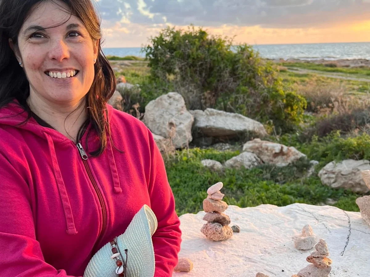 Mulher passa um ano com pé inchado até diagnóstico de doença autoimune