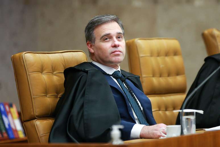 PT inicia ofensiva contra André Mendonça que envolve Lula e pede apoio de militantes