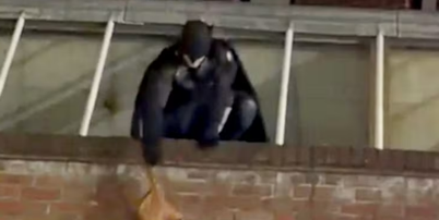 Homem vestido de Batman persegue ladr&atilde;o e recupera bolsa roubada na Inglaterra Foto: Reprodu&ccedil;&atilde;o