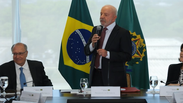 Lula fala em &lsquo;repara&ccedil;&atilde;o&rsquo; ao sancionar fim da 'taxa das blusinhas' para compras at&eacute; US$ 50