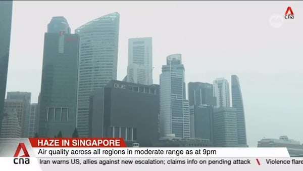 Neblina em Cingapura: Empresas intensificam precauções fornecendo máscaras e emitindo alertas de saúde