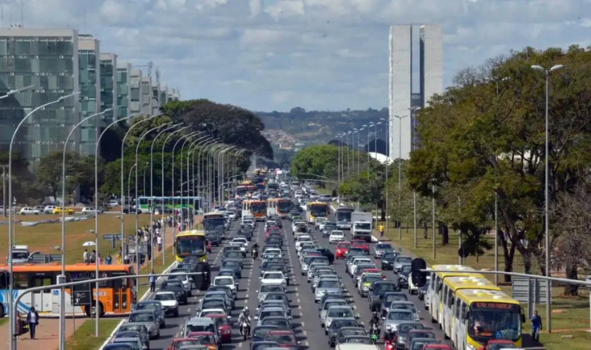 Trânsito na Esplanada dos Ministérios - Metrópoles