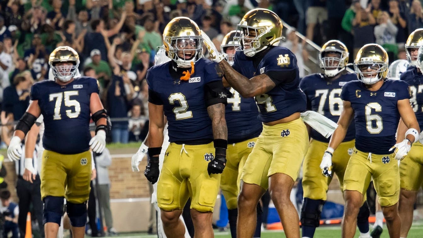 O futebol de Notre Dame limita o Michigan State a 167 jardas totais em vitória em casa por 27-10