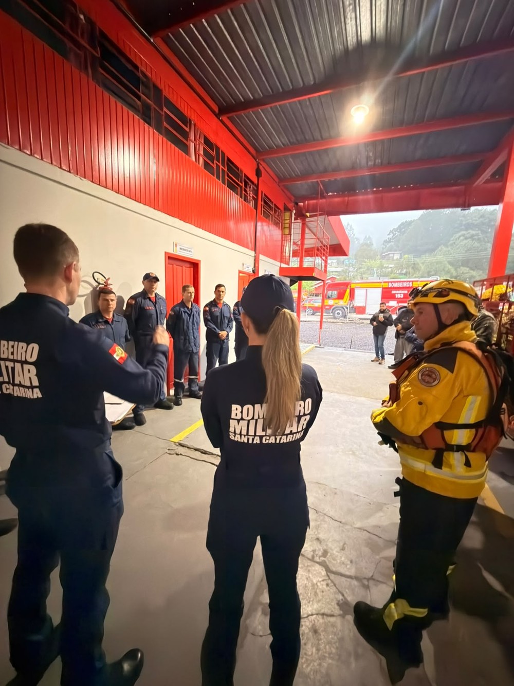 Corpo de Bombeiros de Santa Catarina busca helicóptero com o cantor Rick — Foto: Divulgação | CBMSC