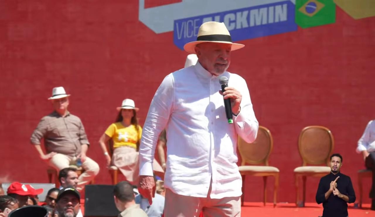 Lula diz para Trump 'não se meter' na eleição e que votação definirá se 'vai ter democracia ou não