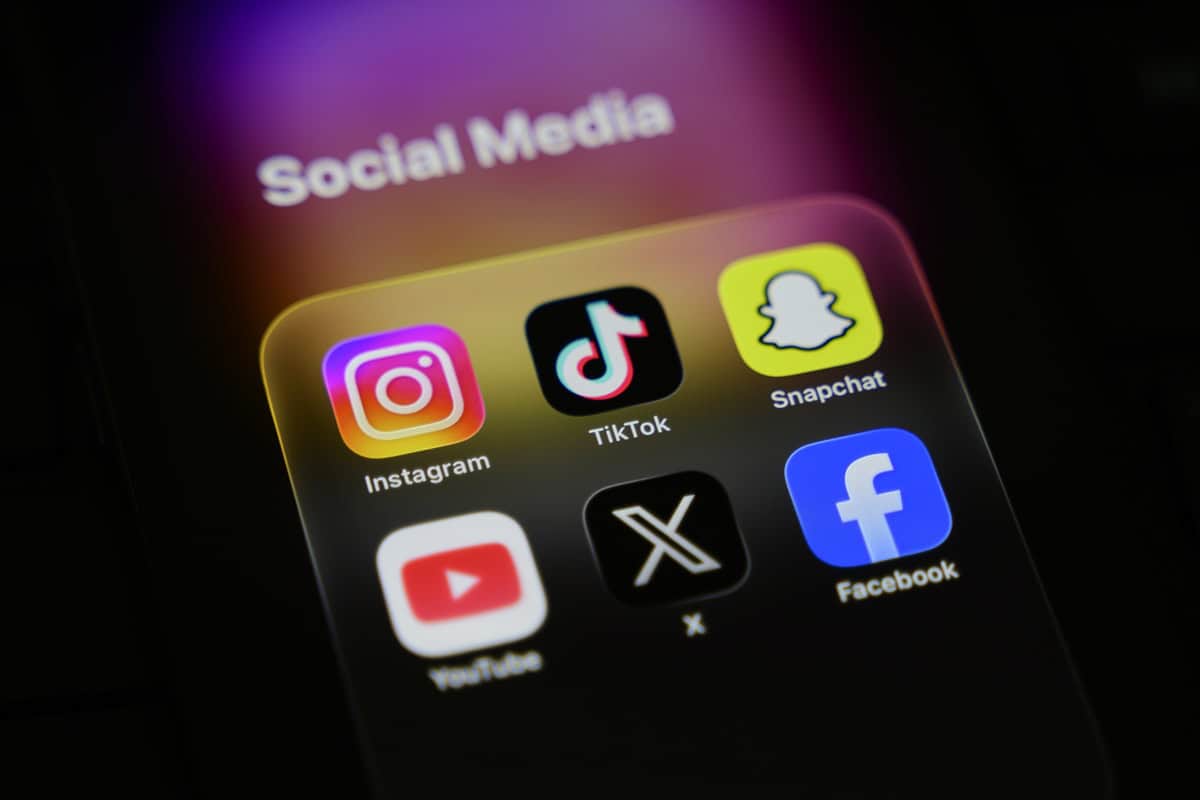 Redes sociais terão de revelar quem paga por anúncios sob novas regras do Ministério da Justiça