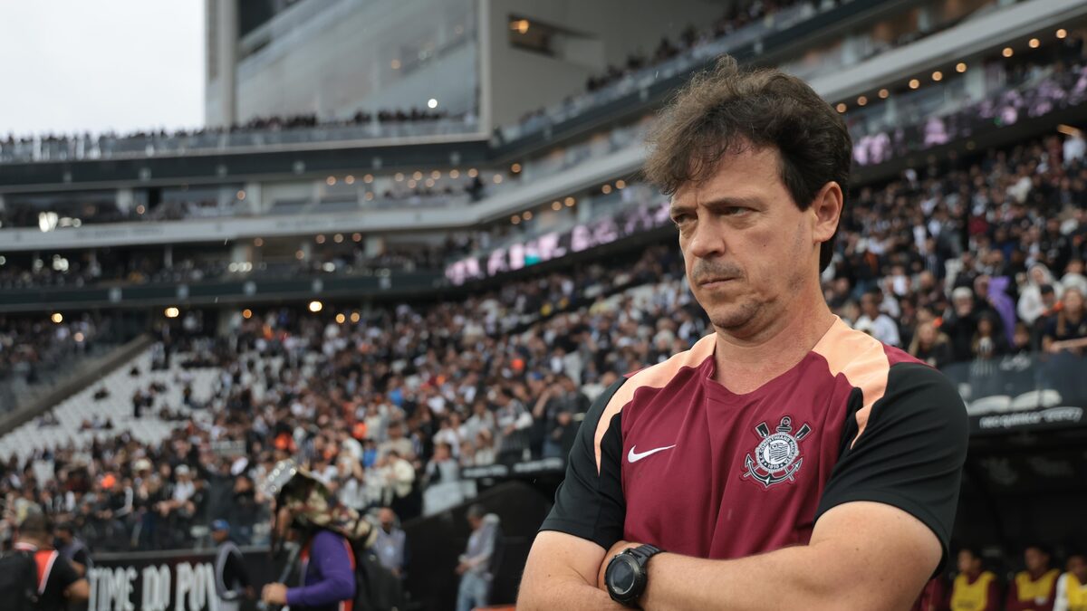 Jejum e aproveitamento do Corinthians atingem ponto de ruptura que causou últimas quedas de Diniz