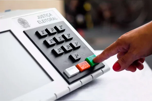 Eleitores com deficiência podem pedir transporte gratuito até segunda-feira