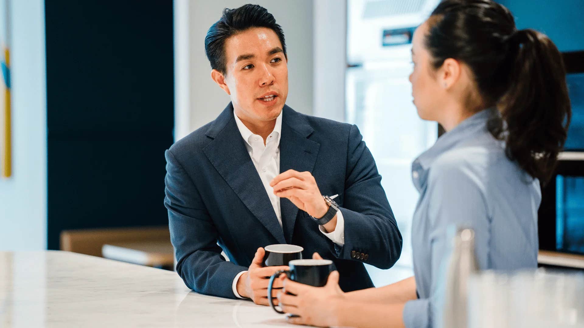 Pessoas criadas por pais extremamente elegantes geralmente dizem 11 frases em conversas casuais