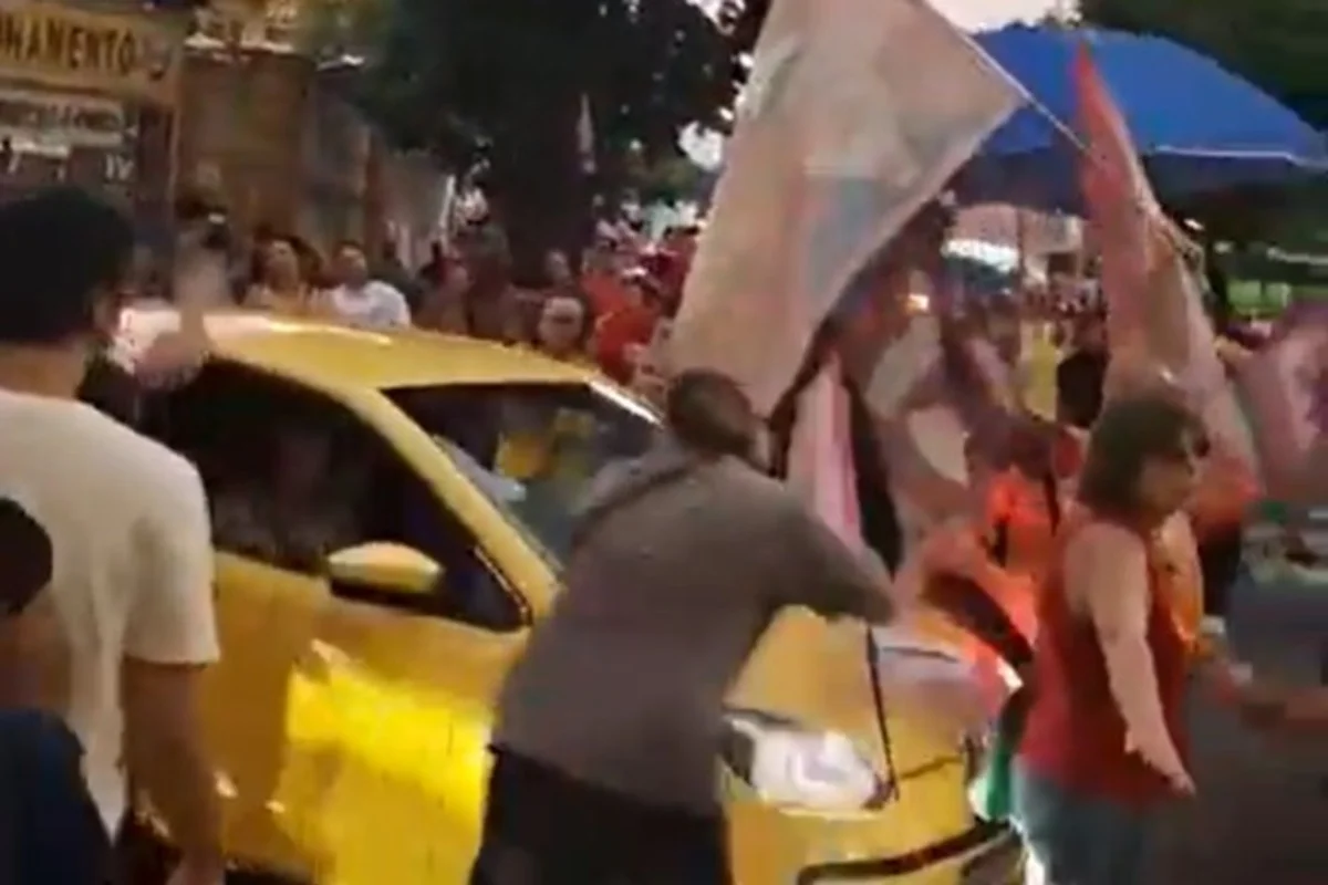 Motorista avança carro em ato pró-Lula e atropela homem de 67 anos em MG