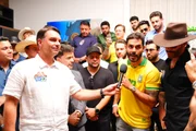 Flávio Bolsonaro recebe apoio de mais de 30 cantores sertanejos em Goiás