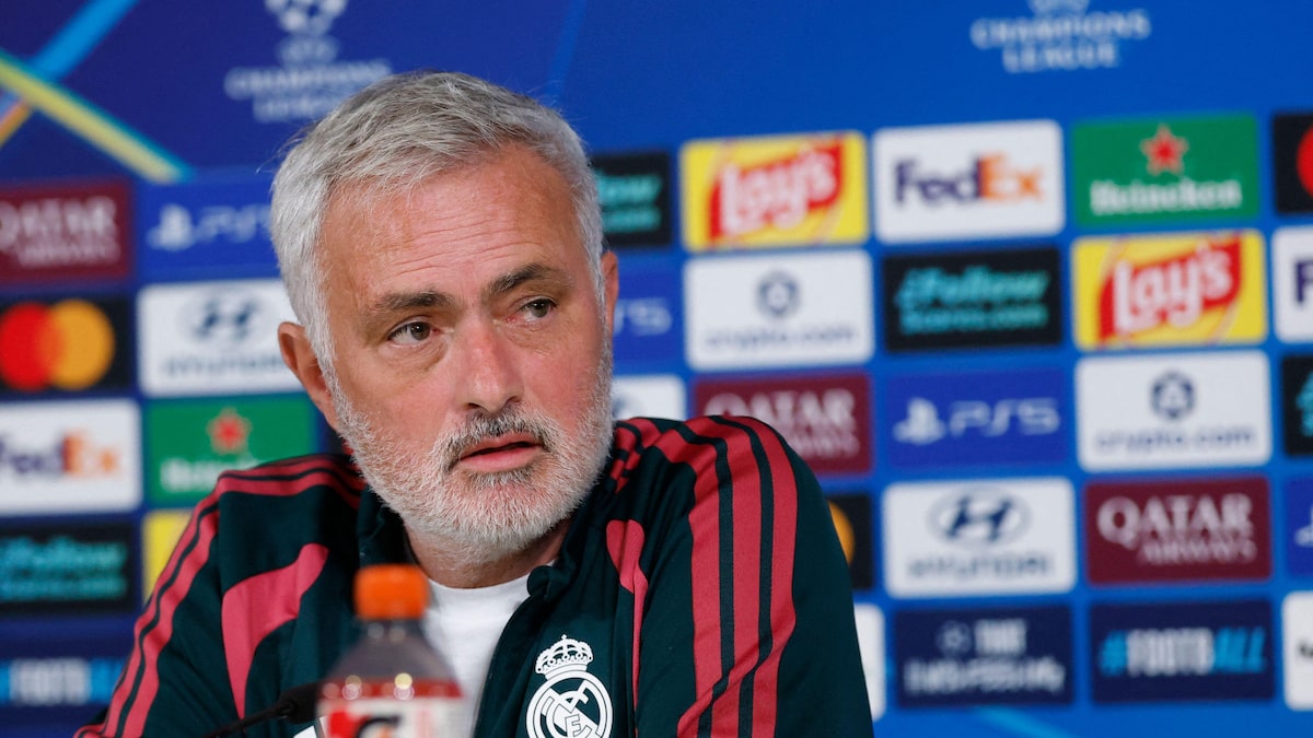 Mourinho escala Vini Jr. na Champions, mas avisa: ‘O único intocável é o escudo do Real Madrid’