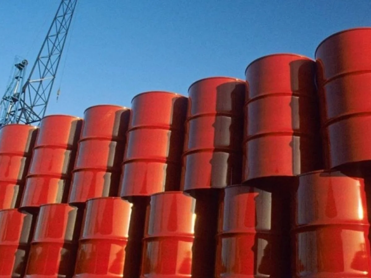 Petróleo passa de US$ 106 por barril após conflitos entre Rússia e Ucrânia