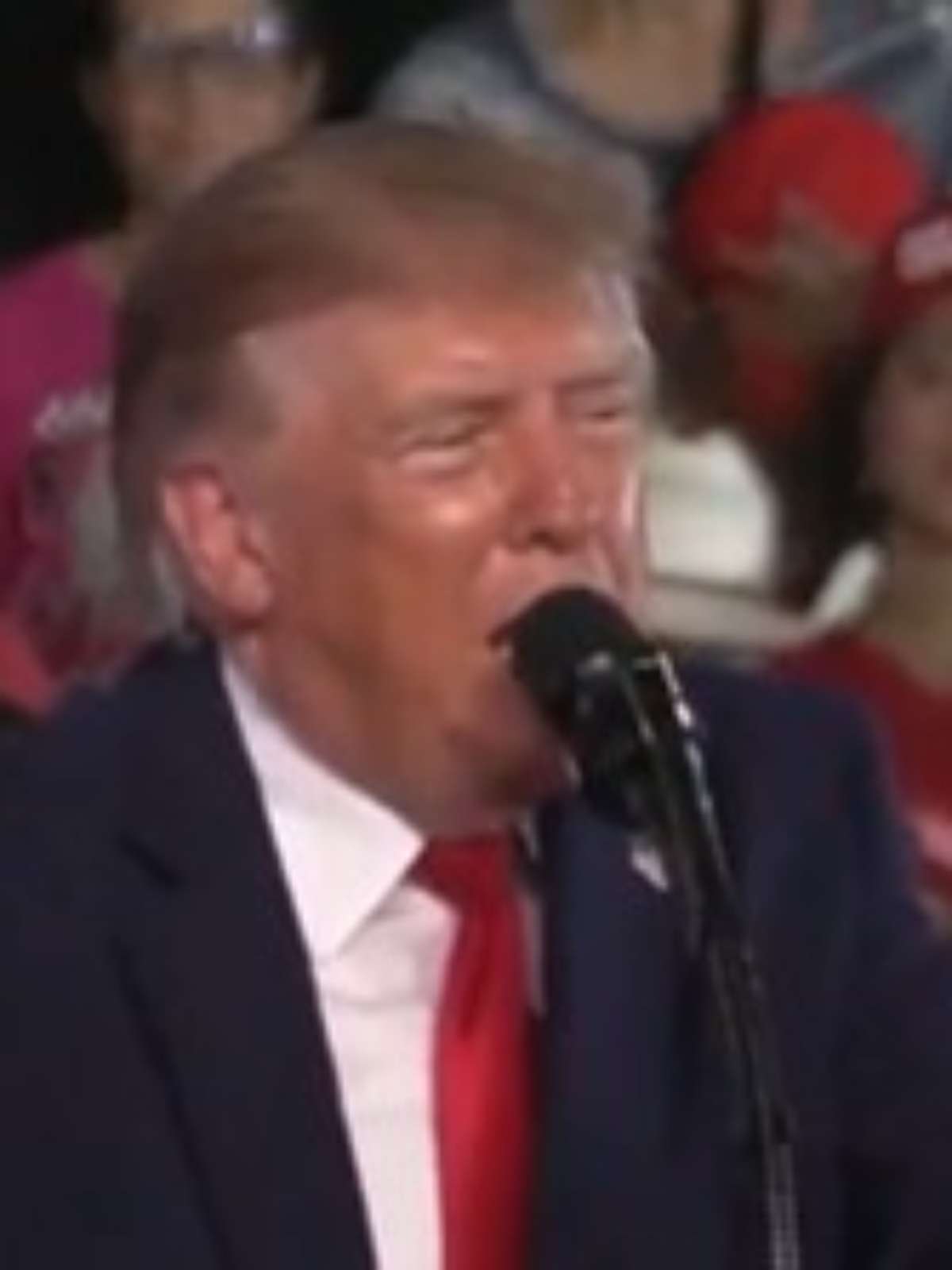 Sem provas, Trump critica eleições no Brasil e diz que resultado 'não pareceu muito bom'