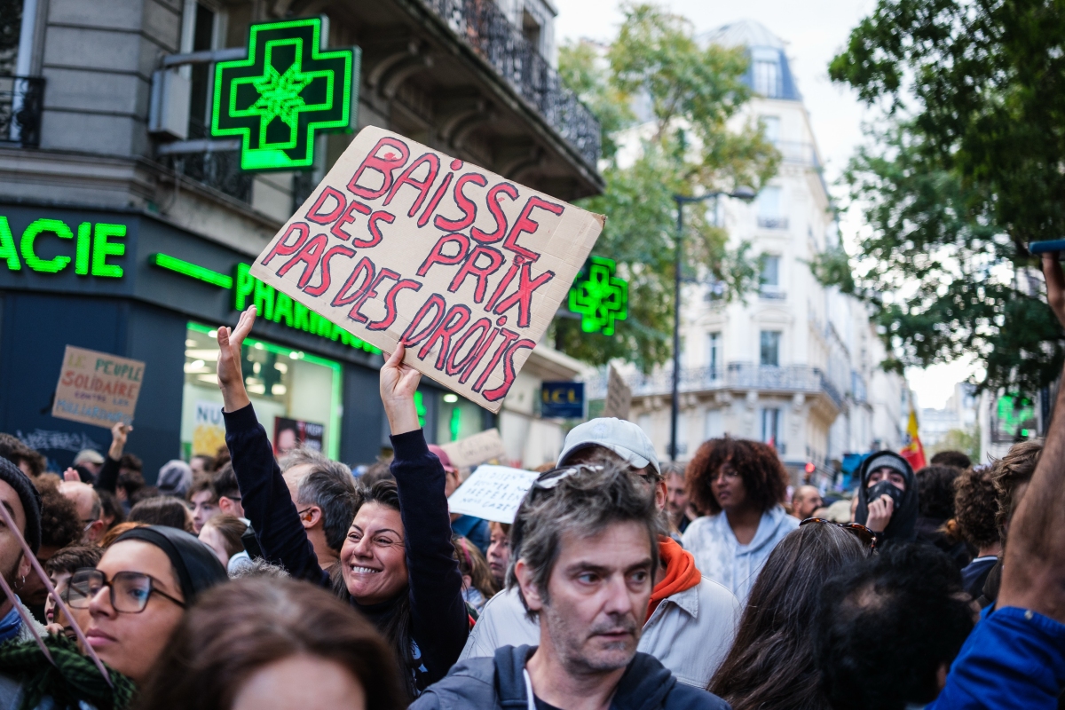 Lojas de luxo são saqueadas durante protestos na França