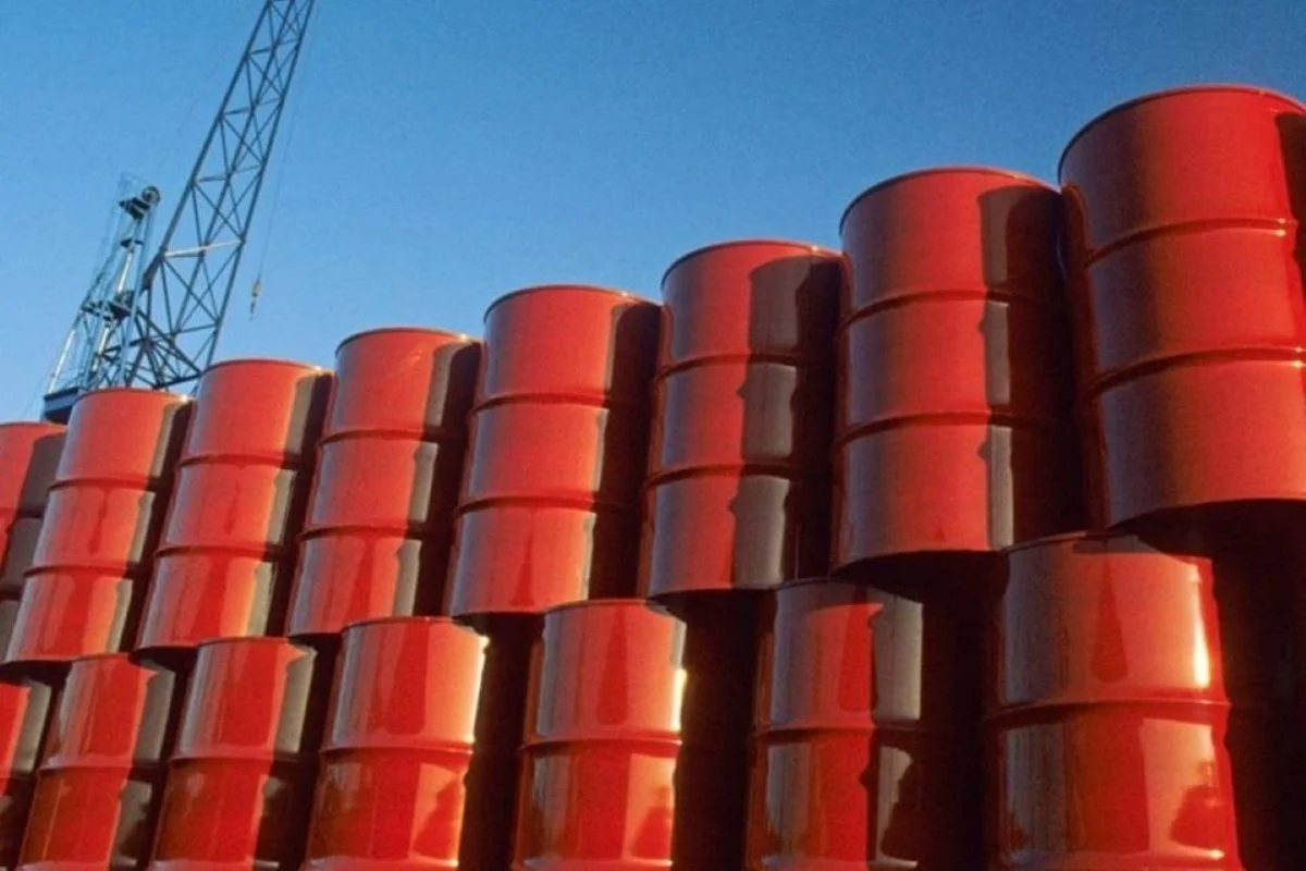 Petróleo passa de US$ 106 por barril após conflitos entre Rússia e Ucrânia