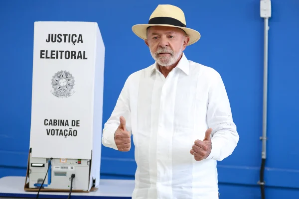 Governadores eleitos e ex-ministros: quem participa da reunião de Lula
