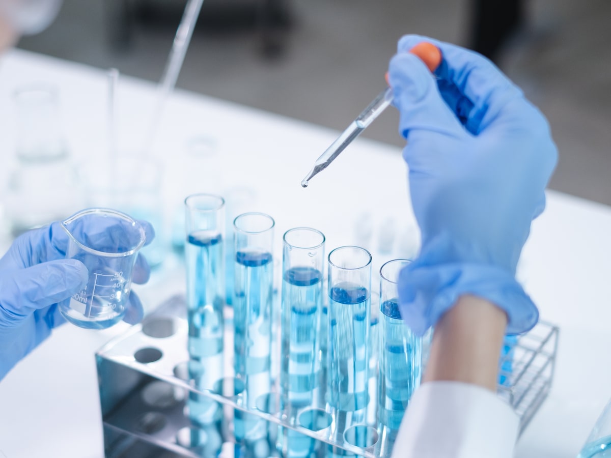 Pesquisadora de laboratório na Rússia morre após suspeita de infecção por peste