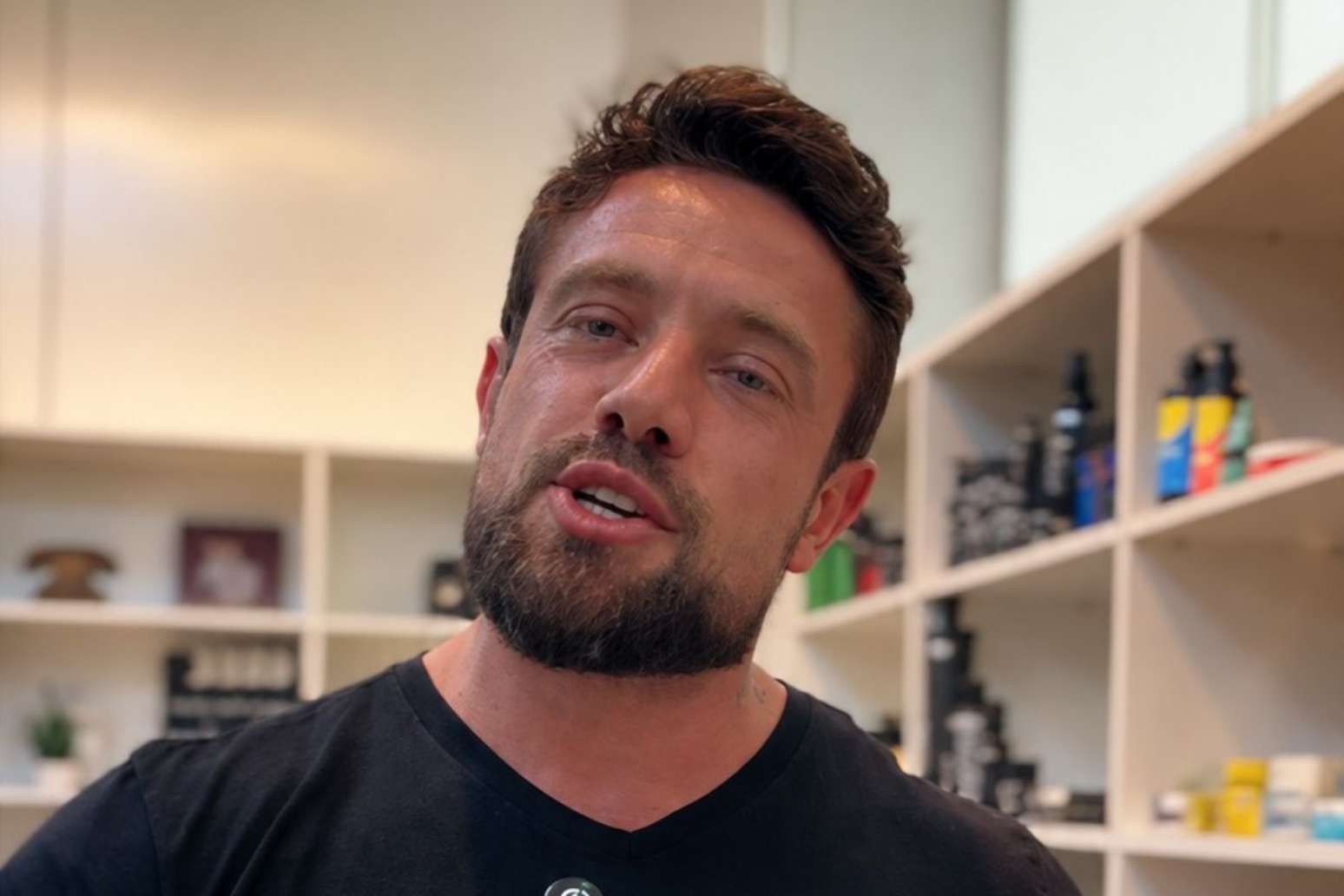 Rafael Cardoso, ator, fala sobre sobriedade nas redes sociais