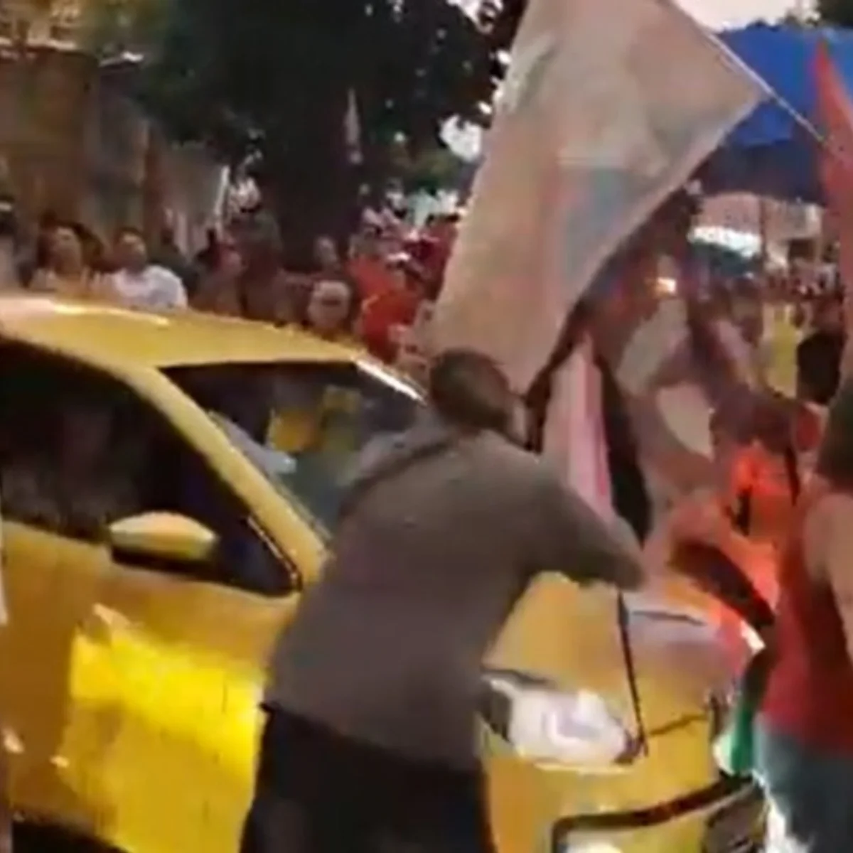 Motorista avança carro em ato pró-Lula e atropela homem de 67 anos em MG