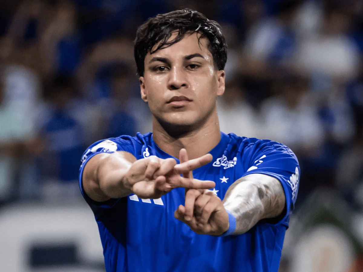 Cruzeiro vence São Paulo no Mineirão e entra no G-4 do Brasileirão