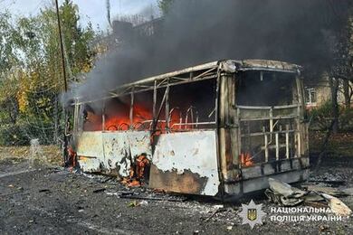 Bombardeio russo atinge ônibus com civis e deixa 33 mortos em reduto importante da Ucrânia