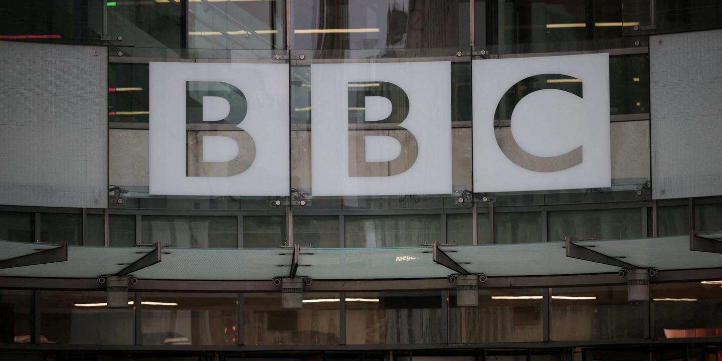 Juiz ordena que Trump compareça para depoimento em sua ação de difamação contra a BBC
