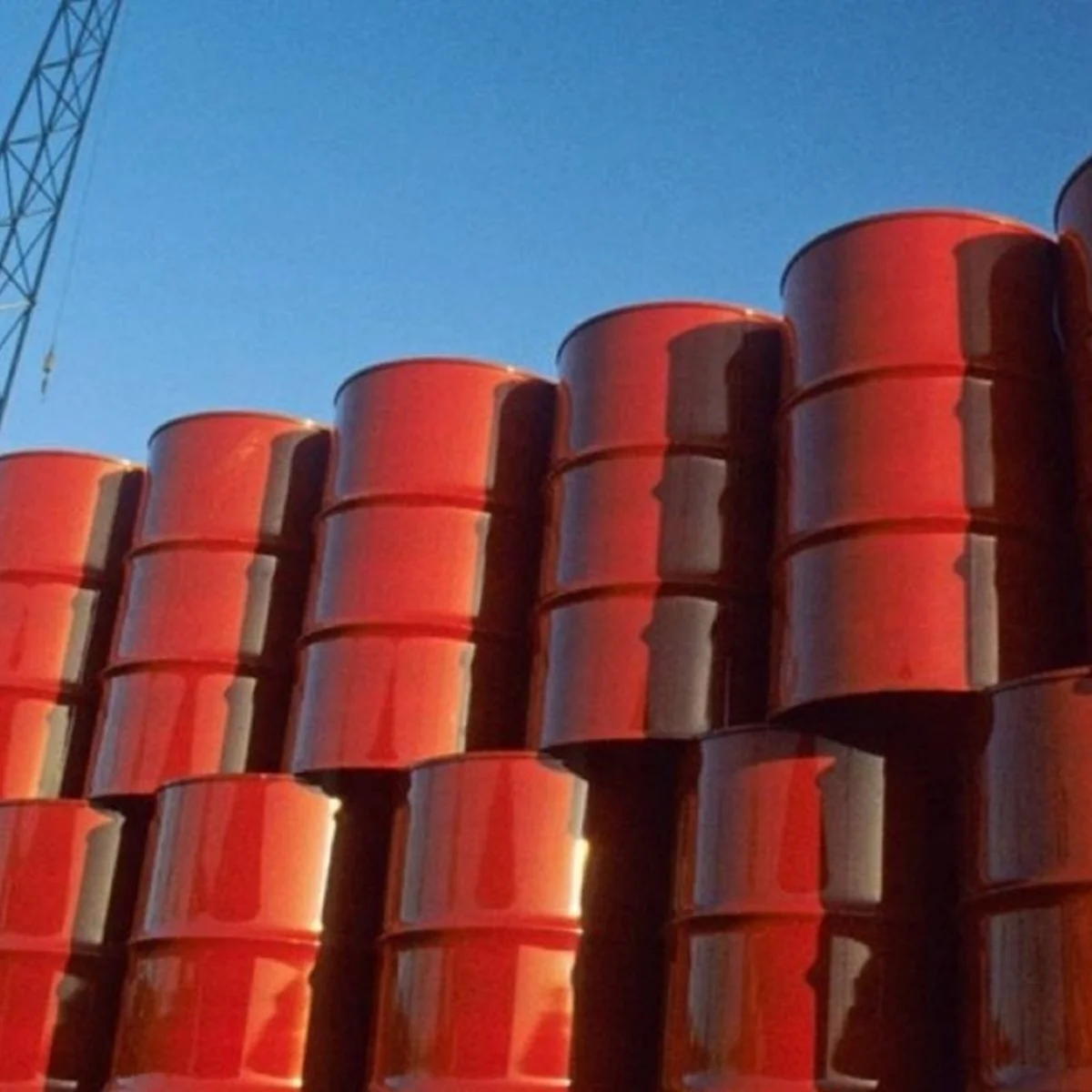 Petróleo passa de US$ 106 por barril após conflitos entre Rússia e Ucrânia