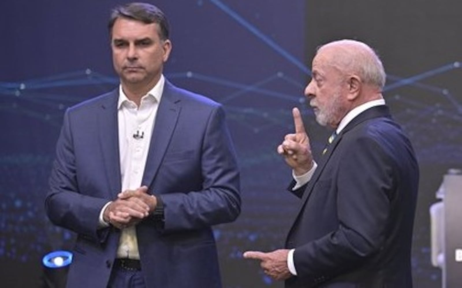 Flávio Bolsonaro e Lula, durante o debate - Renato Pizzutto/Divulgação