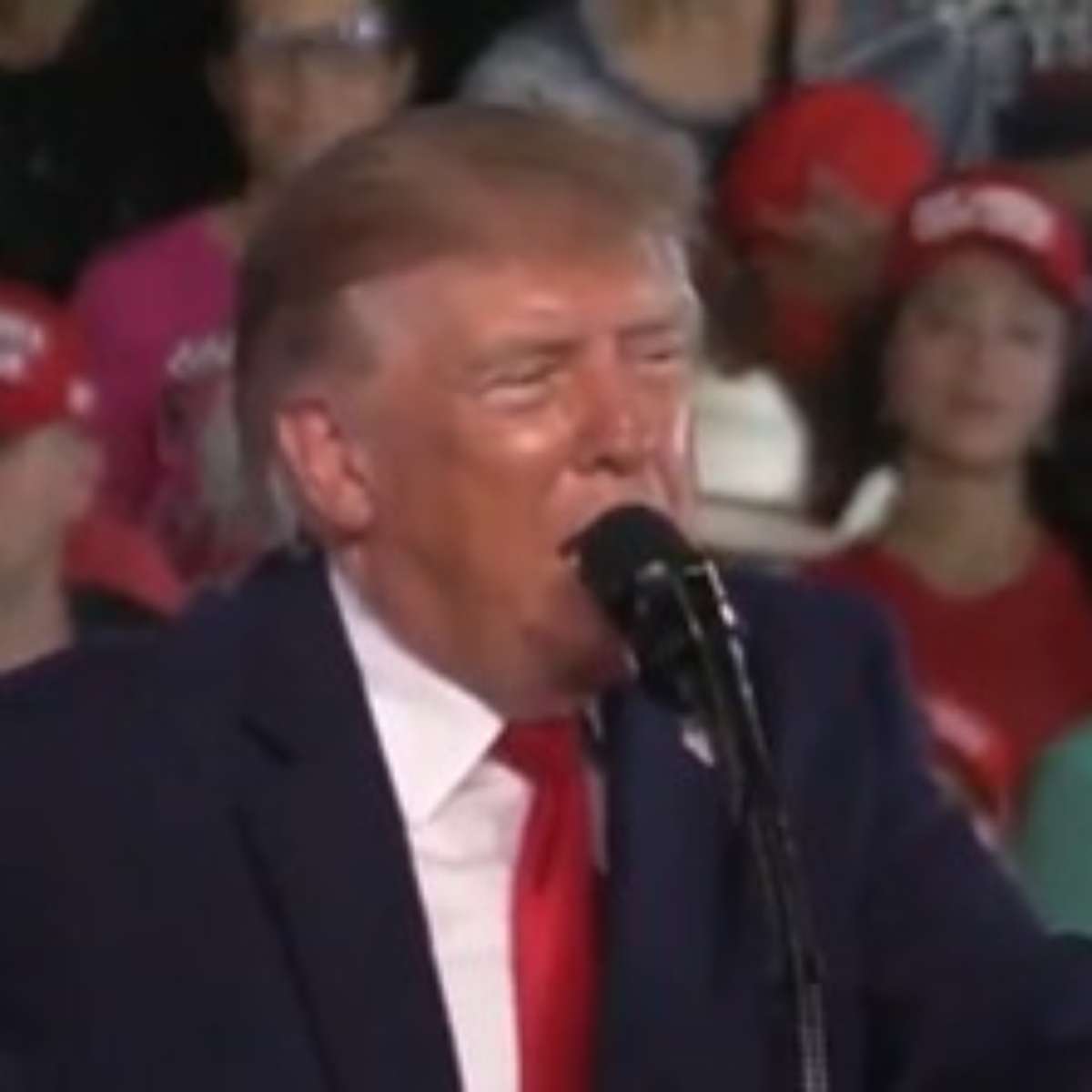 Sem provas, Trump critica eleições no Brasil e diz que resultado 'não pareceu muito bom'