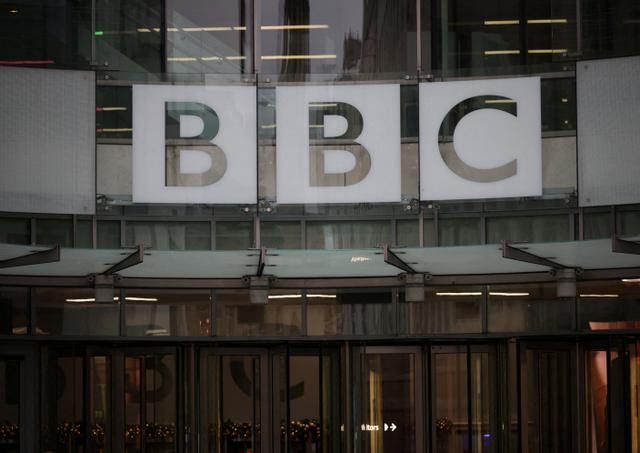 Juiz ordena que Trump compareça para depoimento em sua ação de difamação contra a BBC