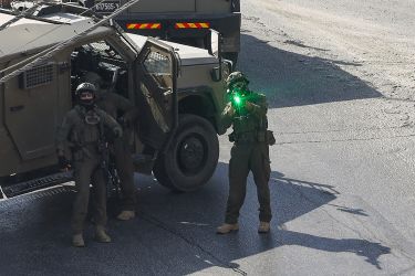 Guerra no Irã ao vivo: Israel lança operação 'direcionada' em Hebron após ataque