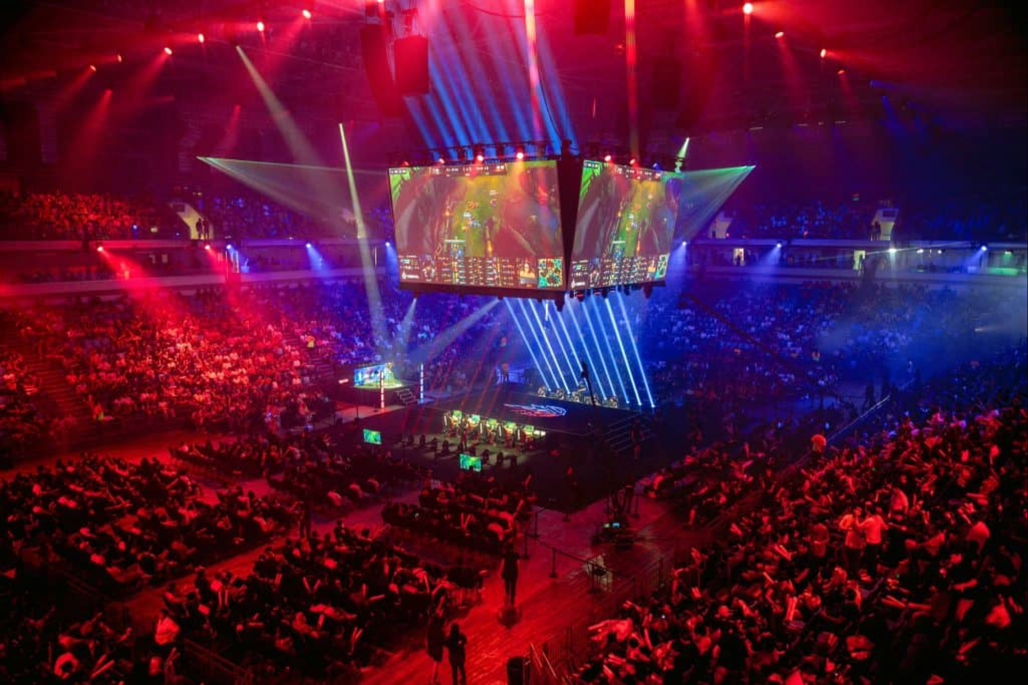 Universitários conhecem bastidores da final do CBLOL 2026 em projeto da Riot Games