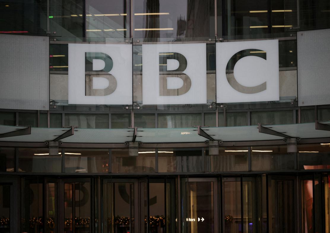 Juiz ordena que Trump compareça para depoimento em sua ação de difamação contra a BBC