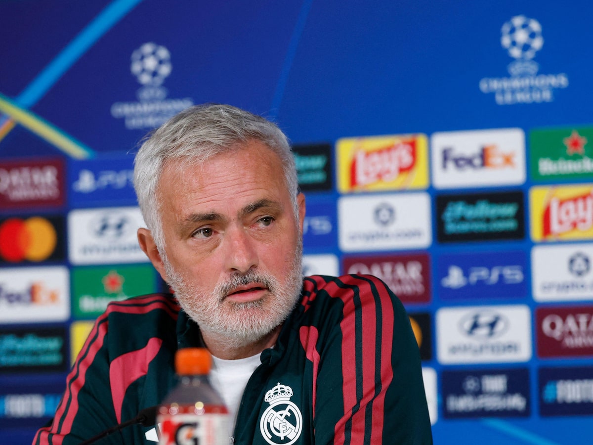 Mourinho escala Vini Jr. na Champions, mas avisa: ‘O único intocável é o escudo do Real Madrid’
