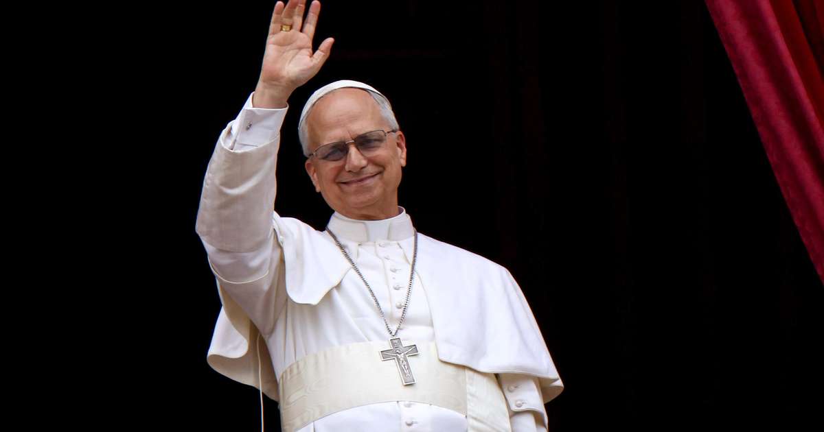 Papa Leão XIV faz fisioterapia respiratória, volta a comer e já caminha, diz Vaticano