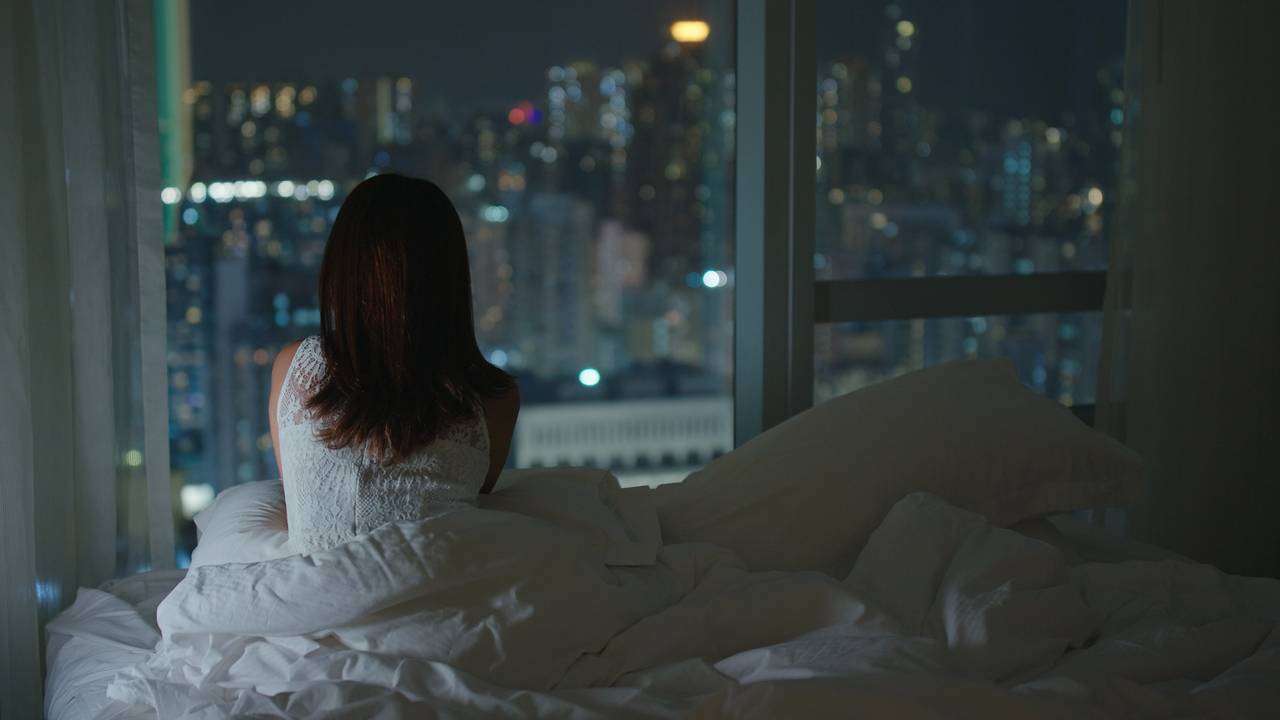 A médica explicou às mulheres o fenômeno de acordar no meio da noite