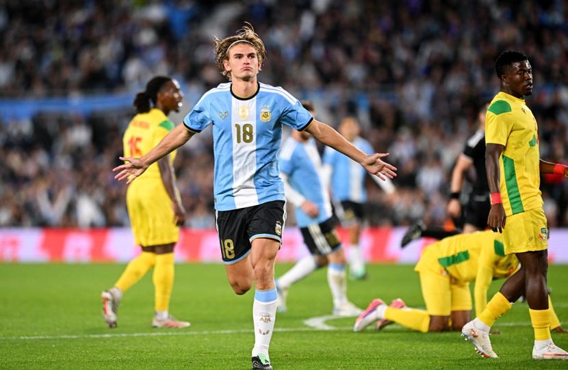 Messi marca e tem dois assistências na última aula magistral da Argentina